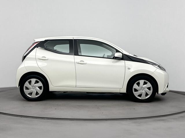Toyota AYGO 1.0 VVT-i x-play Navi | Parkeercamera | Fietsendragerbeugel | Mistlampen | Airco |