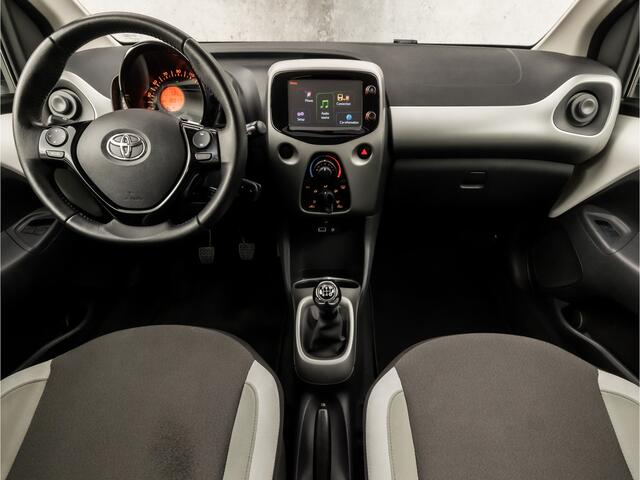 Toyota AYGO 1.0 VVT-i X-play (APPLE CARPLAY, SCHERM, AIRCO, 5 DEURS, RADIO, ELEK PAKKET, NIEUWE APK, NIEUWSTAAT)