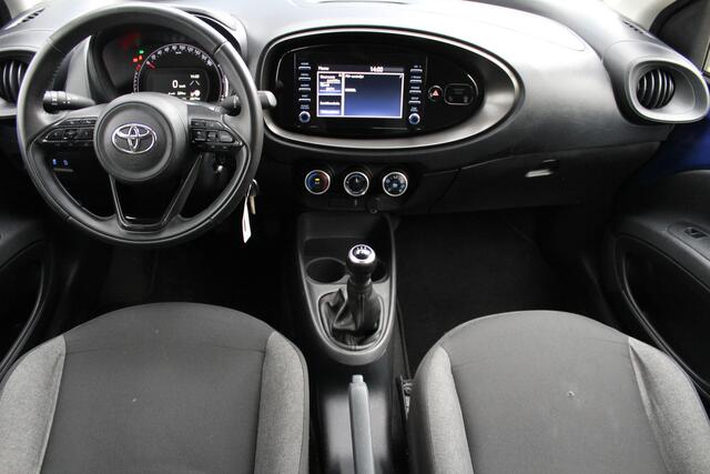 Toyota AYGO X 1.0 VVT-i MT Play | Incl. 12 maanden Garantie | 1e Eigenaar | Cruise controle | Achteruitrijcamera | Apple CarPlay/Android Auto | Lane assist | Airco | DAB Radio | Bluetooth | Centrale deurvergrendeling met handzender | Origineel NL Auto | NAP |