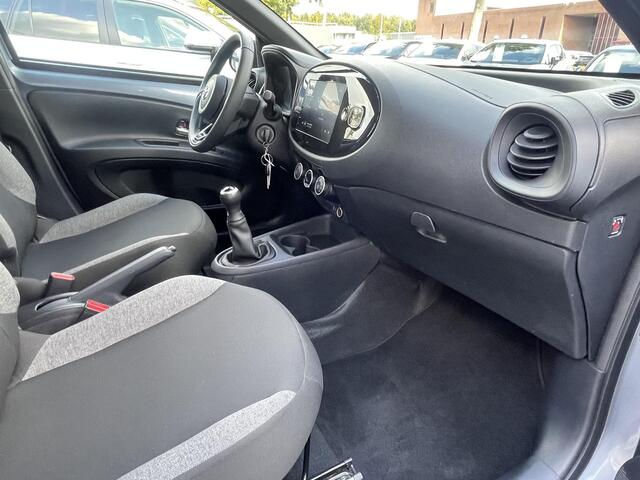 Toyota AYGO X 1.0 VVT-i MT Play