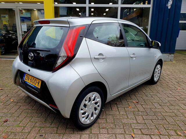 Toyota AYGO 1.0 VVT-i x-play OPEN DAK All-in prijs!