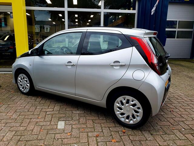 Toyota AYGO 1.0 VVT-i x-play OPEN DAK All-in prijs!