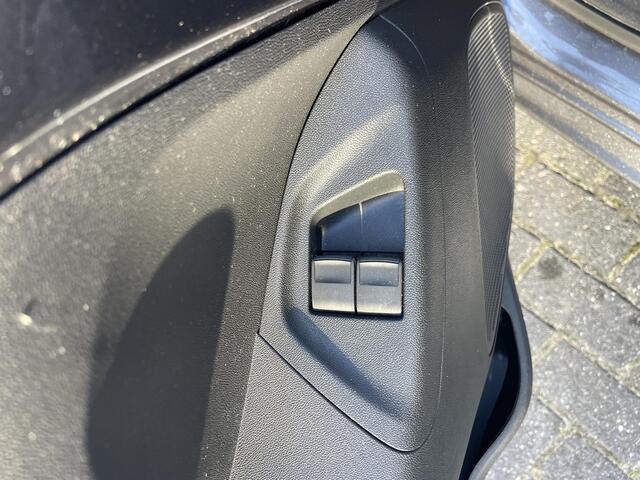 Toyota AYGO 1.0 VVT-i x-play , 35.000 km | Apple/Android Navigatie | Org NL en 1e Eigenaar |