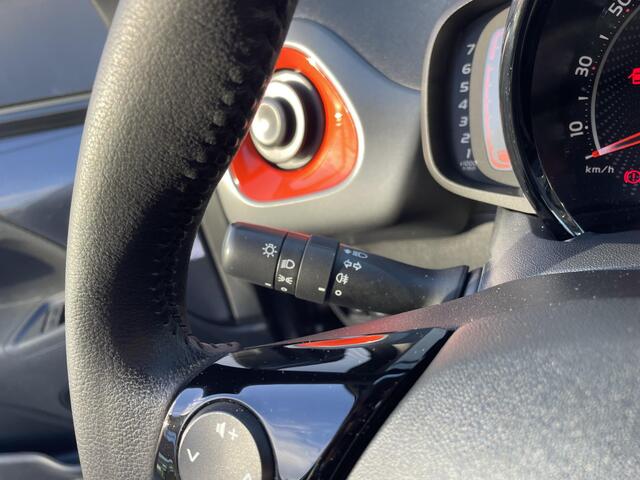 Toyota AYGO 1.0 VVT-i x-play , 35.000 km | Apple/Android Navigatie | Org NL en 1e Eigenaar |