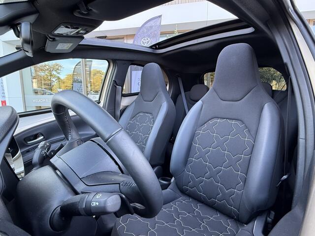 Toyota AYGO 1.0 Envy | automaat | soft top | camera | bi-tone | climatronic