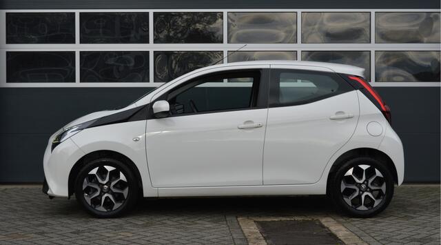 Toyota AYGO 1.0 VVT-i x-play | Carplay/Camera/Airco |