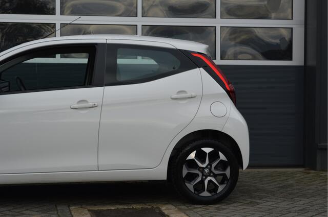 Toyota AYGO 1.0 VVT-i x-play | Carplay/Camera/Airco |
