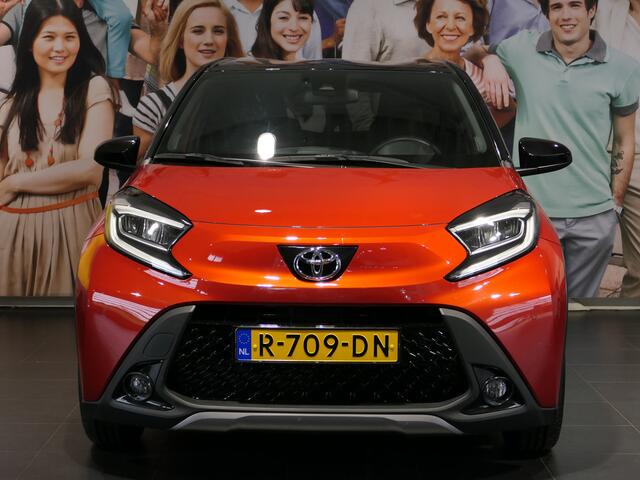 Toyota AYGO X 1.0 VVT-i MT Limited *Camera & sensoren v+a* - Draadloze telefoonlader, bluetooth, LMV 18", half leder/stof bekleding
