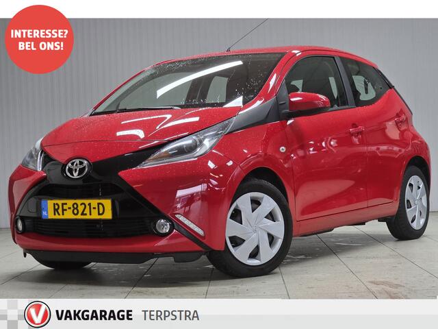 Toyota AYGO 1.0 VVT-i x-play/ 5-Drs/ Camera/ Airco/ C.V. Afstand/ Elek. ramen/ Media-Scherm/ Isofix/ Bluetooth/ AUX & USB/ Multi. Stuur/ Mistl./ LED Dagrijverl.