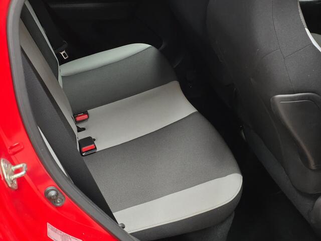 Toyota AYGO 1.0 VVT-i x-play/ 5-Drs/ Camera/ Airco/ C.V. Afstand/ Elek. ramen/ Media-Scherm/ Isofix/ Bluetooth/ AUX & USB/ Multi. Stuur/ Mistl./ LED Dagrijverl.