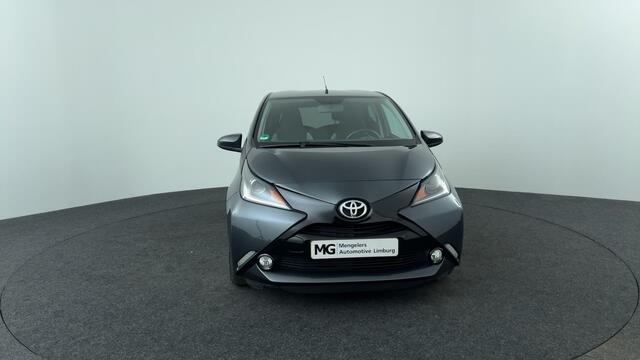 Toyota AYGO 1.0 VVT-i x-play | 4 Seizoenenbanden | P. Camera | Climate Control