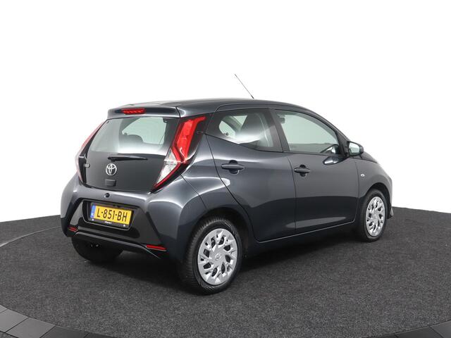 Toyota AYGO 1.0 VVT-i x-play | Apple Carplay/Android Auto | Parkeercamera | Airco |