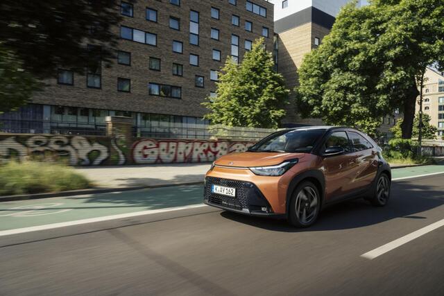 Toyota AYGO X Hybrid 115 play ¤23.250,- RIJKLAAR! Nu ¤500,- voordeel! Nu extra scherp geprijsd!