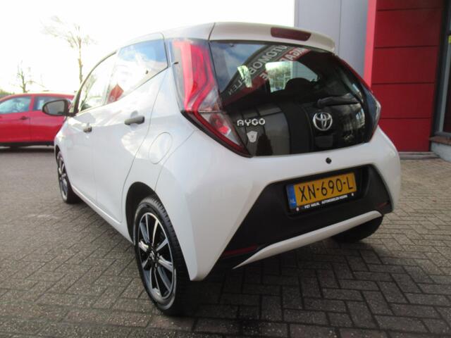 Toyota AYGO 1.0 VVT-i x-fun | Airco | Radio | LED Dagrijverlichting | Incl. Garantie | Lichtmetalen velgen |