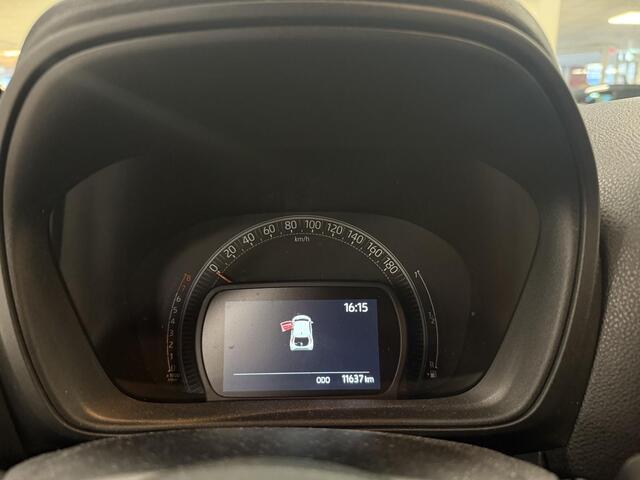 Toyota AYGO X 1.0 VVT-i MT Play + Trekhaak, NL Auto, zeer netjes 1e eigenaar en BTW auto