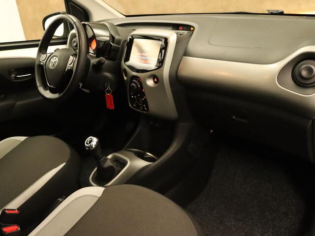 Toyota AYGO 1.0 VVT-i x-nav - ORIGINEEL NEDERLANDSE ATUO - NAVIGATIE - ACHTERUITRIJ CAMERA - BLUETOOTH - APPLE CARPLAY/ANDROID AUTO