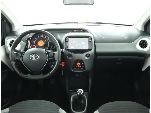 Toyota AYGO 1.0 VVT-i x-cite | Cabriodak | Parkeer camera | Bluetooth |