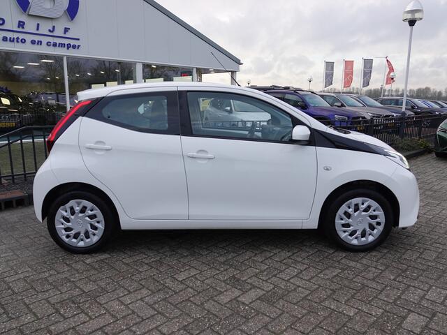 Toyota AYGO 1.0 VVT-i x-play GR. SCHERM | CARPLAY | AIRCO | BT-TEL