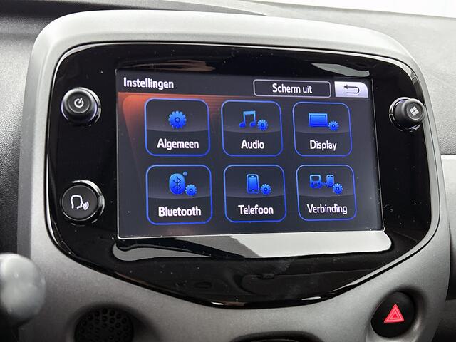 Toyota AYGO 1.0 VVT-i x-play Cabrio | Nederlandse Auto | Apple Carplay / Android Auto | Camera | Airco | Metallic Lak |