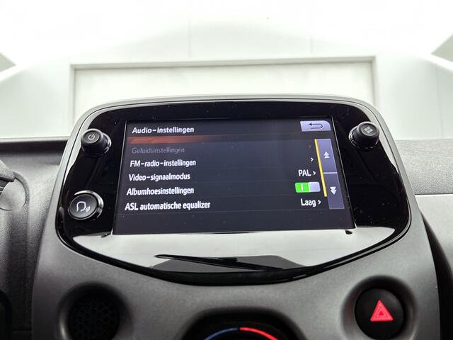 Toyota AYGO 1.0 VVT-i x-play Cabrio | Nederlandse Auto | Apple Carplay / Android Auto | Camera | Airco | Metallic Lak |