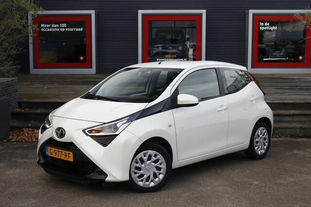 Toyota AYGO 1.0 VVT-i x-play | Automaat | Apple Carplay | Lage KM stand | Dealeronderhouden |