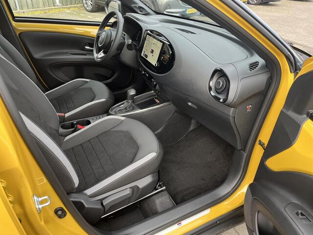 Toyota AYGO X Hybrid 115 GR Sport | Apple CarPlay/Android auto | Achteruitrijcamera | Verwarmde voorstoelen