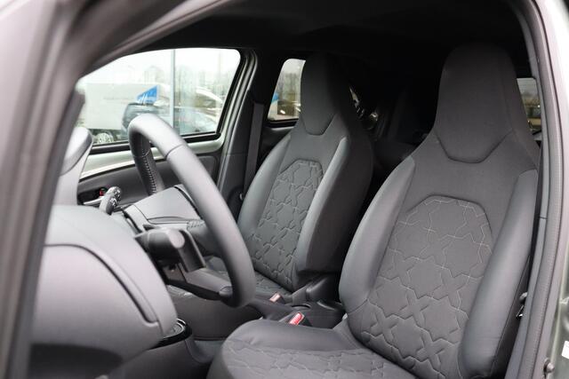 Toyota AYGO X 1.0 VVT-i S-CVT Envy Lage km stand JBL Audio, Apple Carplay / Android Auto.