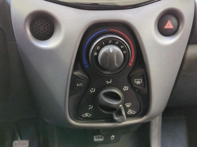 Toyota AYGO 1.0 VVT-i X-Play 5-DRS Airco DAB+ Carplay Navi X-Play Pack Achteruitrij Camera