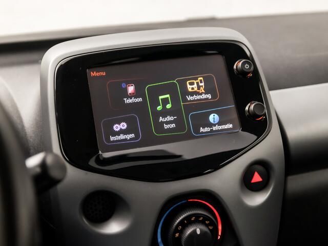 Toyota AYGO 1.0 VVT-i x-play (APPLE CARPLAY, CRUISE, SPORTSTOELEN, BLUETOOTH, START/STOP, NIEUWE APK, NIEUWSTAAT)