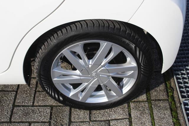 Toyota AYGO 1.0 VVT-i x-play Automaat/Achteruitrijcamera/Airco/Licht metalen velgen/Bluetooth/Centrale vergrendeling/Elektrische ramen