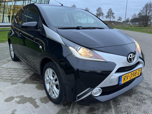 Toyota AYGO 1.0 VVT-i x-fun / Camera / Climate / Navi / NAP /