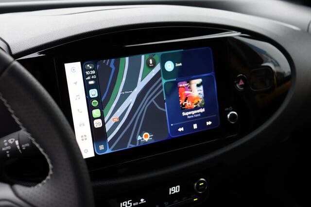 Toyota AYGO X Hybrid 115 GR Sport, JBL Audio, Apple Carplay / Android Auto, Parkeercamera, Draadloos oplader, Gezichtscamera, Keyless Entry.