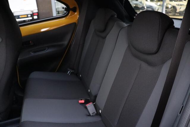 Toyota AYGO X Hybrid 115 GR Sport, JBL Audio, Apple Carplay / Android Auto, Parkeercamera, Draadloos oplader, Gezichtscamera, Keyless Entry.
