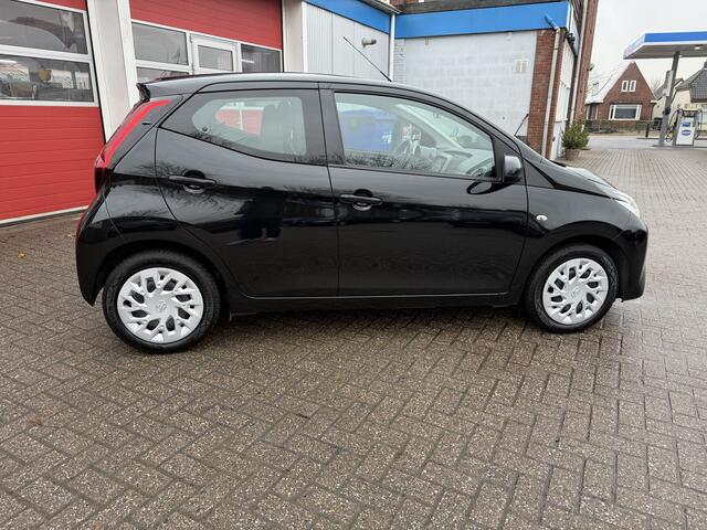 Toyota AYGO 1.0 VVT- 73 PK | X-play | Airco | 5-drs Multimedia systeem | Achteruitrijcamera |