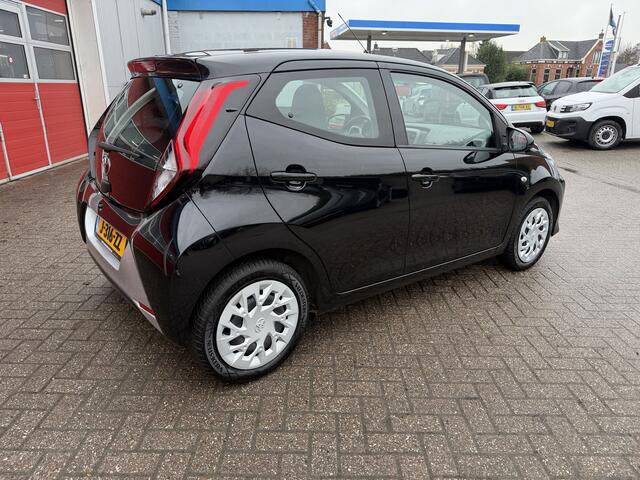 Toyota AYGO 1.0 VVT- 73 PK | X-play | Airco | 5-drs Multimedia systeem | Achteruitrijcamera |