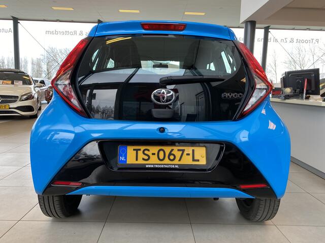 Toyota AYGO 1.0 VVT-i x-play,Apple Carplay/Android Auto,Achteruitrijcamera,Airco,Snelheidsbegrenzer,Elektrischpakket,Usb Ipod Aansluiting,Lage Kilometerstand