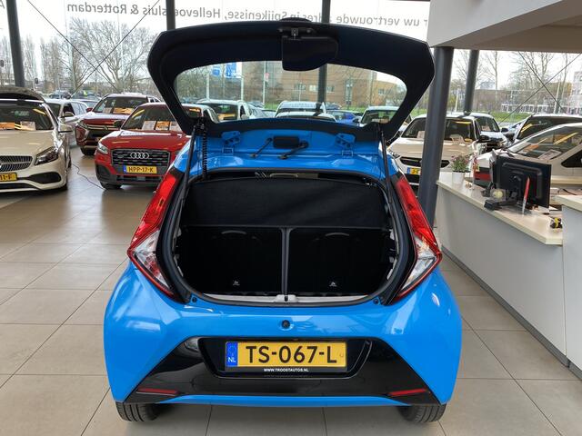 Toyota AYGO 1.0 VVT-i x-play,Apple Carplay/Android Auto,Achteruitrijcamera,Airco,Snelheidsbegrenzer,Elektrischpakket,Usb Ipod Aansluiting,Lage Kilometerstand