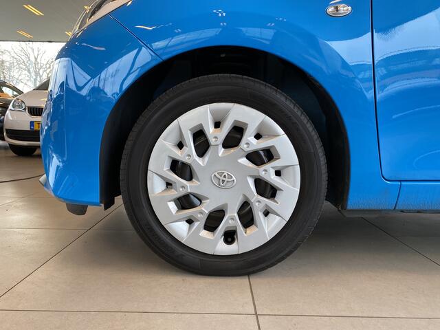 Toyota AYGO 1.0 VVT-i x-play,Apple Carplay/Android Auto,Achteruitrijcamera,Airco,Snelheidsbegrenzer,Elektrischpakket,Usb Ipod Aansluiting,Lage Kilometerstand