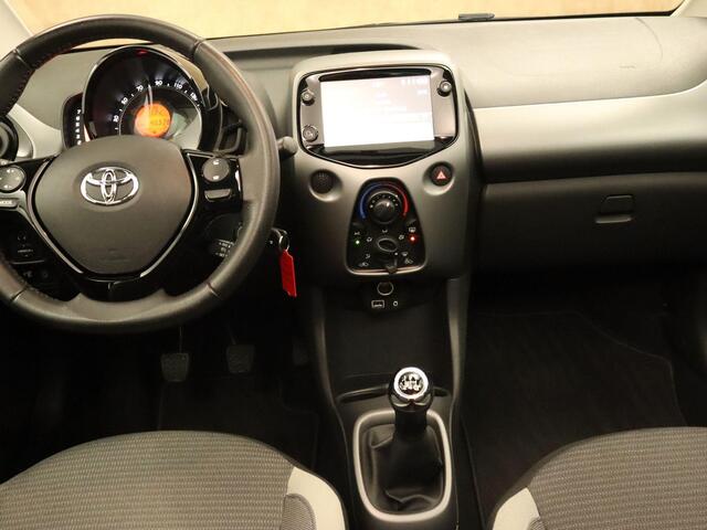 Toyota AYGO 1.0 VVT-i x-play cabrio - ORIGINEEL NEDERLANDSE AUTO - GEHEEL HOMMEL ONDERHOUDEN - CABRIO DAK - APPLE CARPLAY/ANDROID AUTO - ACHTERUITRIJ CAMERA -ELEKTRISCH VERSTELBARE BUITENSPIEGELS