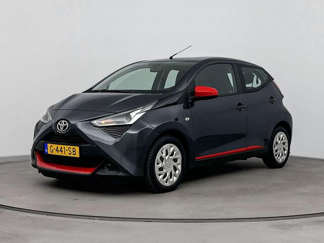 Toyota AYGO 1.0 VVT-i x-play | Achteruitrij camera | Cruise Control | Airco | Apple Carplay/Android Auto | Bleutooth |
