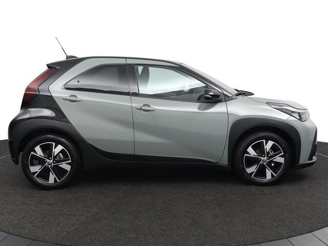 Toyota AYGO X Hybrid 115 pulse | Parkeersensoren Rondom | Keyless Entry | Automatische Airco | 17 Inch Lichtmetalen Velgen |