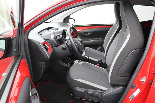 Toyota AYGO 1.0 VVT-i x-joy Limited Automaat | Lichtmetalen Velgen | Automatische Airco | Privacy Glas | Achteruitrijcamera |