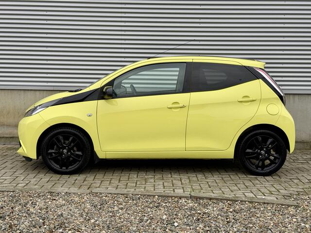 Toyota AYGO 1.0 VVT-i x-cite Yellow & Black [ airco,camera,cruise,lmv ]