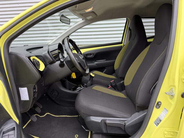 Toyota AYGO 1.0 VVT-i x-cite Yellow & Black [ airco,camera,cruise,lmv ]