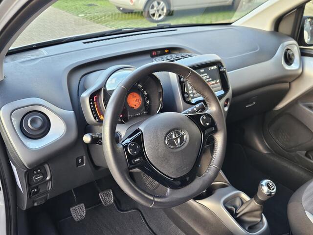 Toyota AYGO 1.0 VVT-i x-cite Carplay Camera Cruise LM15