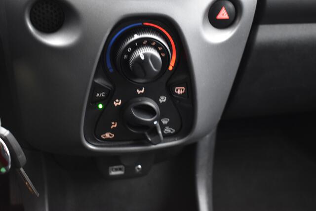 Toyota AYGO 1.0 VVT-i x 5-deurs Cruise control Zwarte velgen