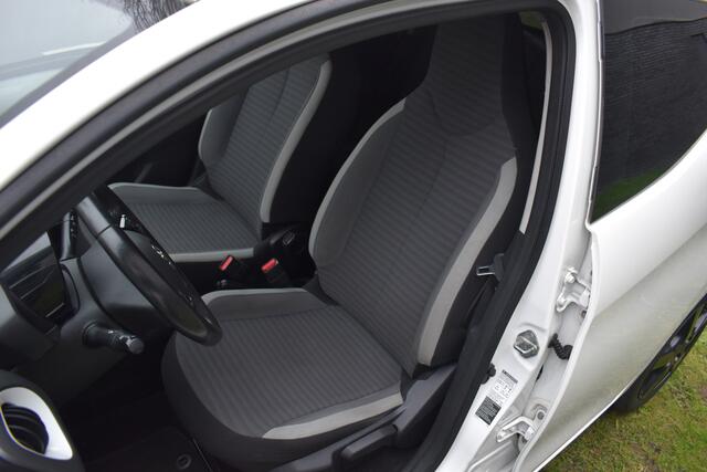 Toyota AYGO 1.0 VVT-i x 5-deurs Cruise control Zwarte velgen