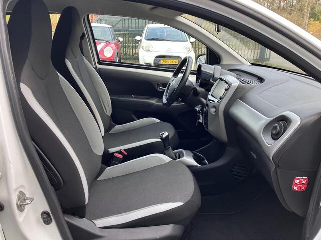 Toyota AYGO 1.0 VVT-i x-play Navi Camera Led