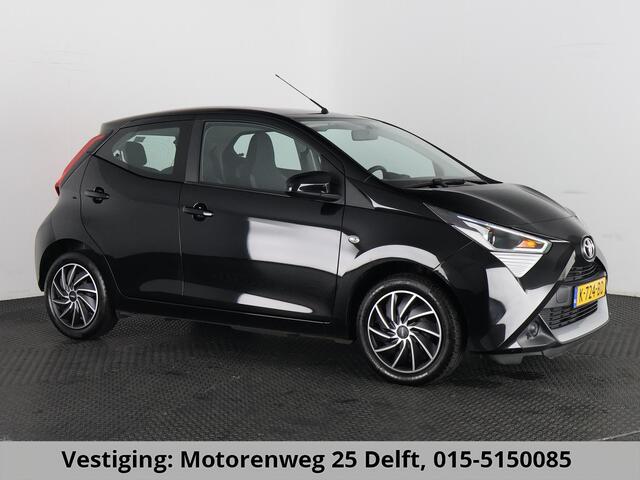 Toyota AYGO 1.0 VVT-i X-PLAY CARPLAY NAVI GARANTIE 2031 1e EIG BIJNA 2021. 100% ONDERHOUDEN .CAMERA.BLACK EDITION