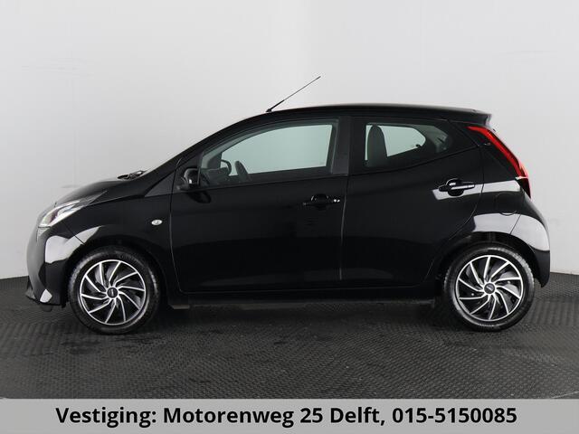 Toyota AYGO 1.0 VVT-i X-PLAY CARPLAY NAVI GARANTIE 2031 1e EIG BIJNA 2021. 100% ONDERHOUDEN .CAMERA.BLACK EDITION